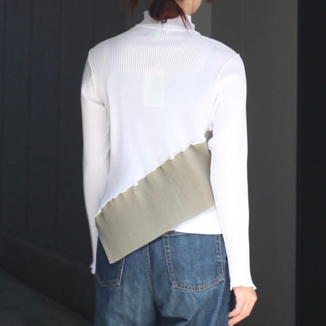 【残り一点】Spiral Wave Long Sleeve Top High Neck Type