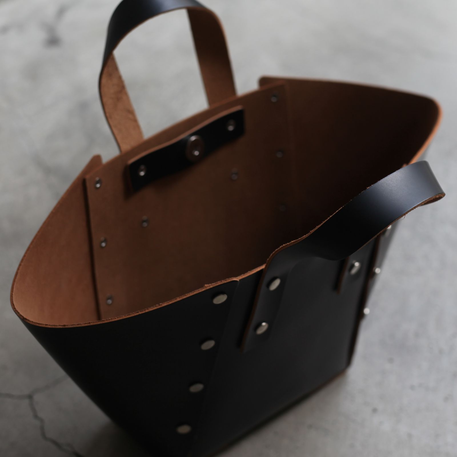 【次回入荷9月下旬予定】Assemble Hand Bag Wide_S(BLACK)