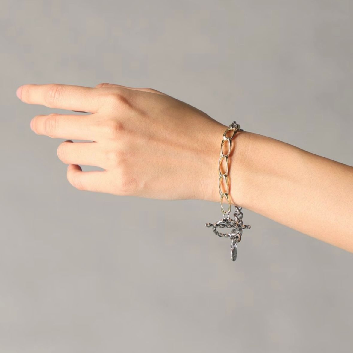 【残り一点】ダブルチェーンブレスレット(GOLD)