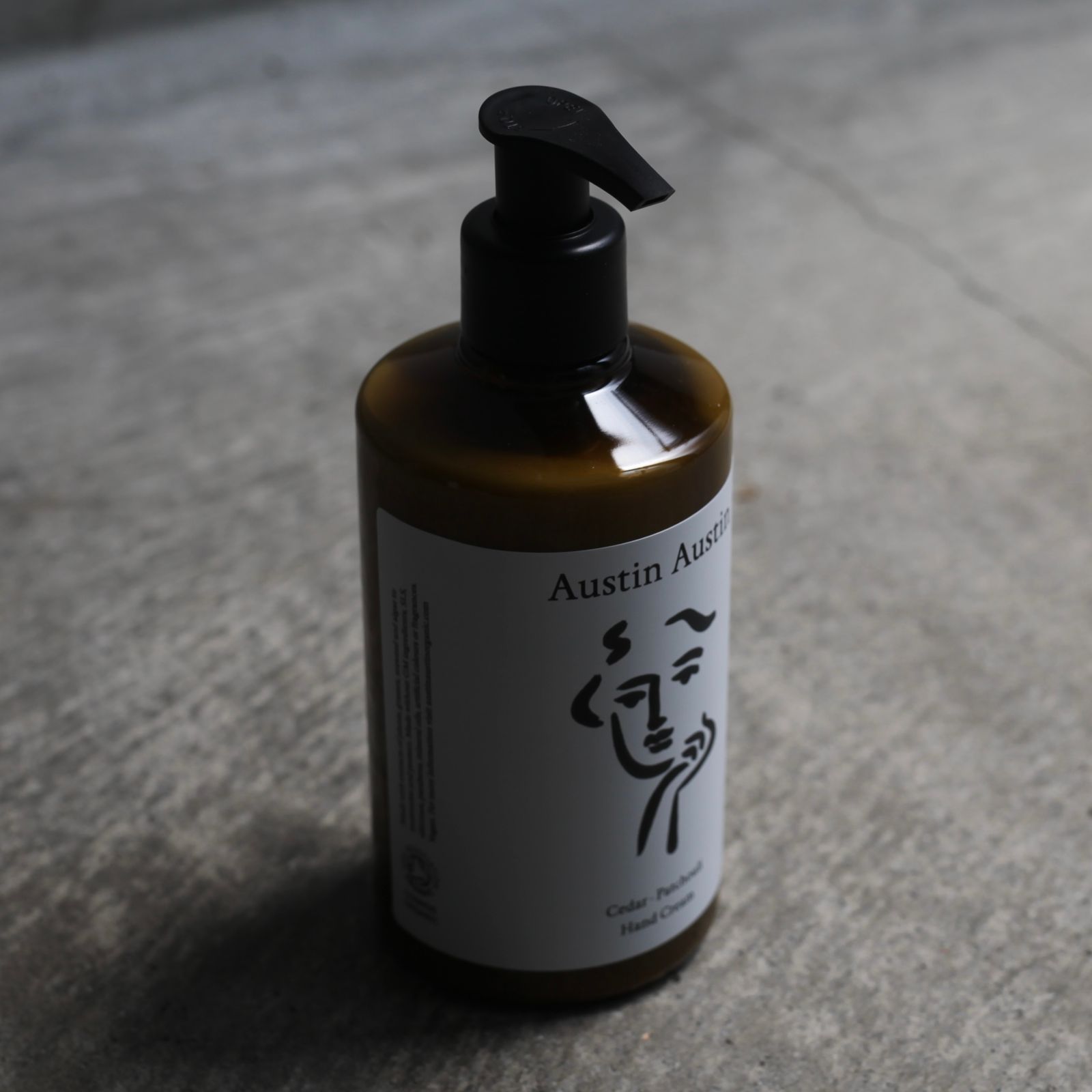 【残りわずか】Cedar & Patchouli Hand Cream(300ml)