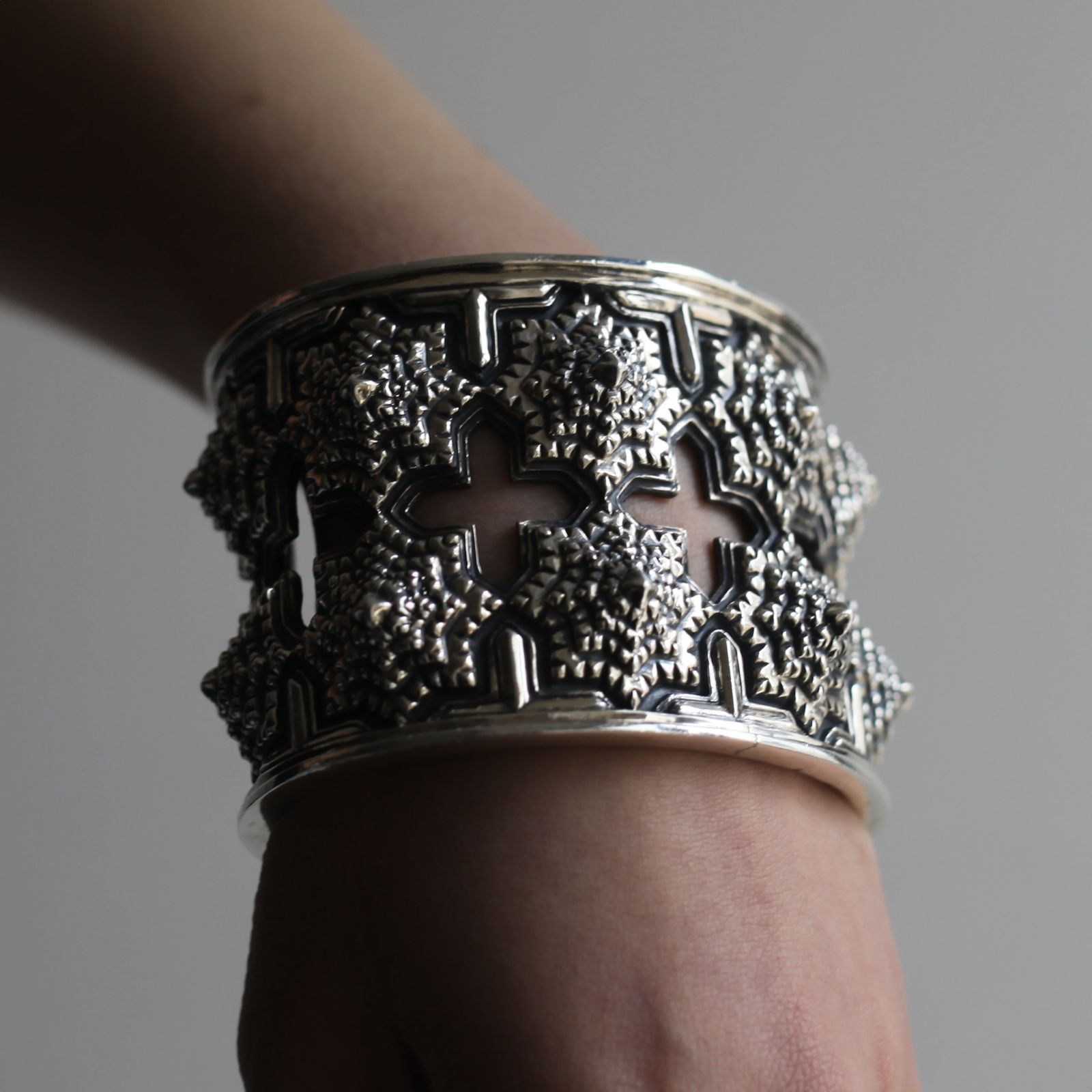 NATURAL INSTINCT - 【お取り寄せ注文可能】Lights Bangle(SILVER) | ACRMTSM ONLINE STORE