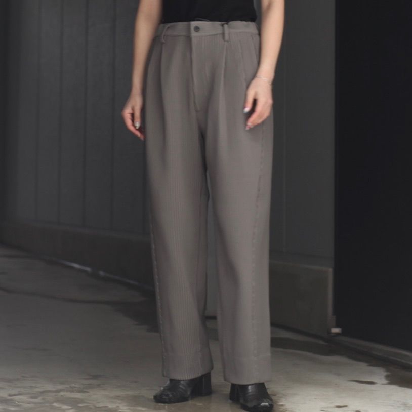 【残り一点】Gradation Pleats Twist Seam Wide Trousers