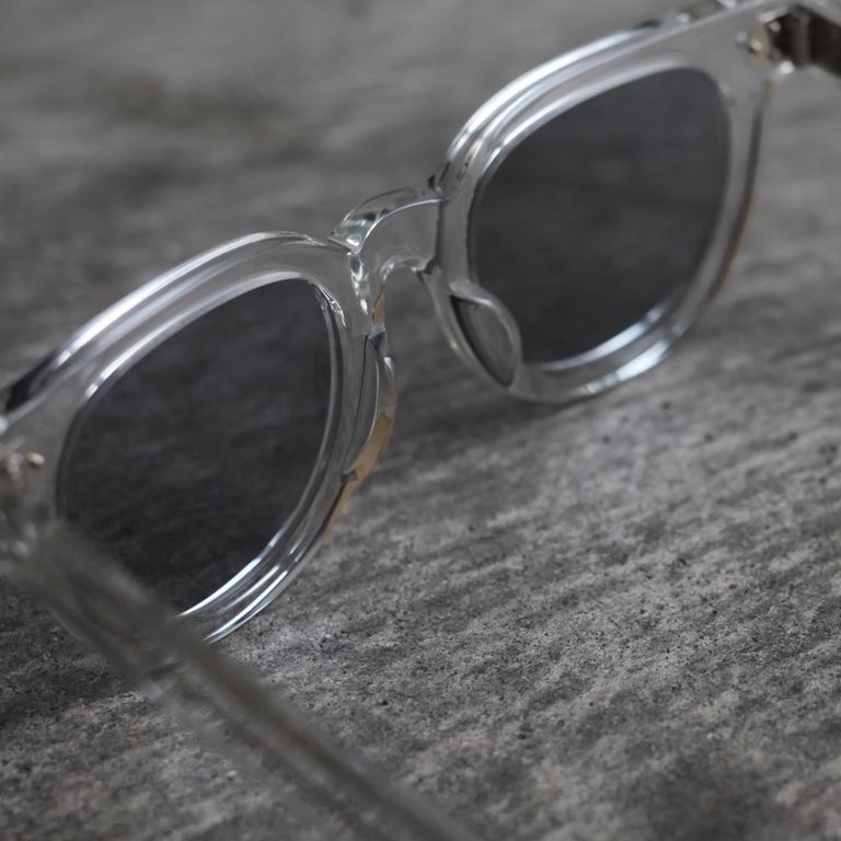レンズ : LIGHT GRAY