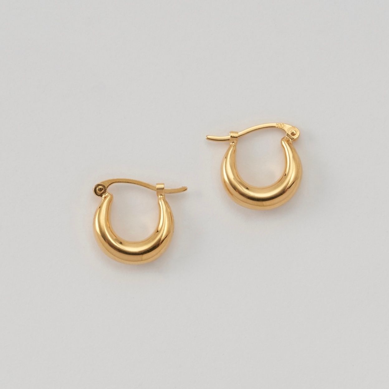 【残りわずか】Minimal Hoop Earrings(両耳用）
