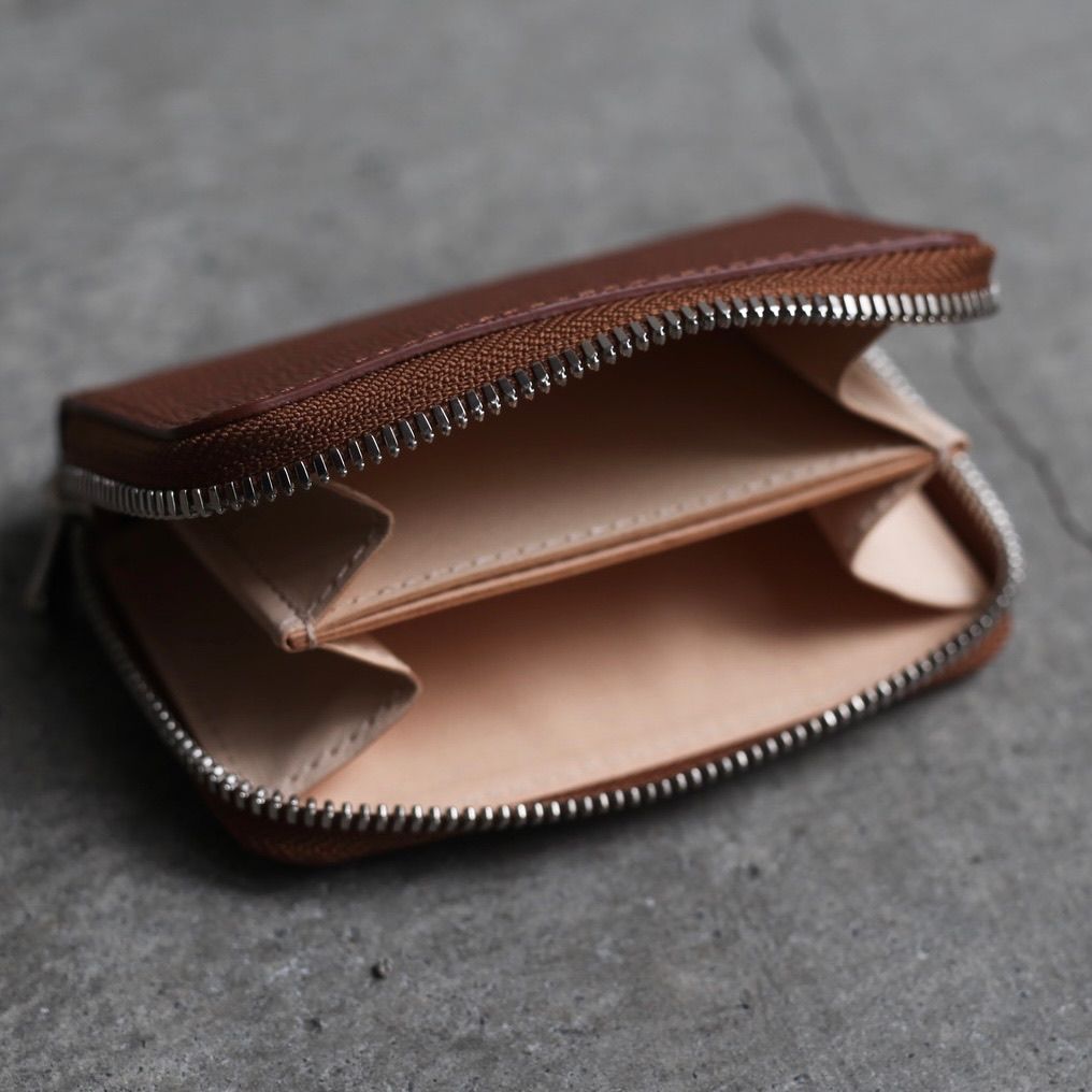 【残り一点】Round Zip Case(BROWN)