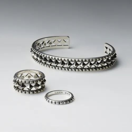 【お取り寄せ注文可能】Multiple Studs Ring L