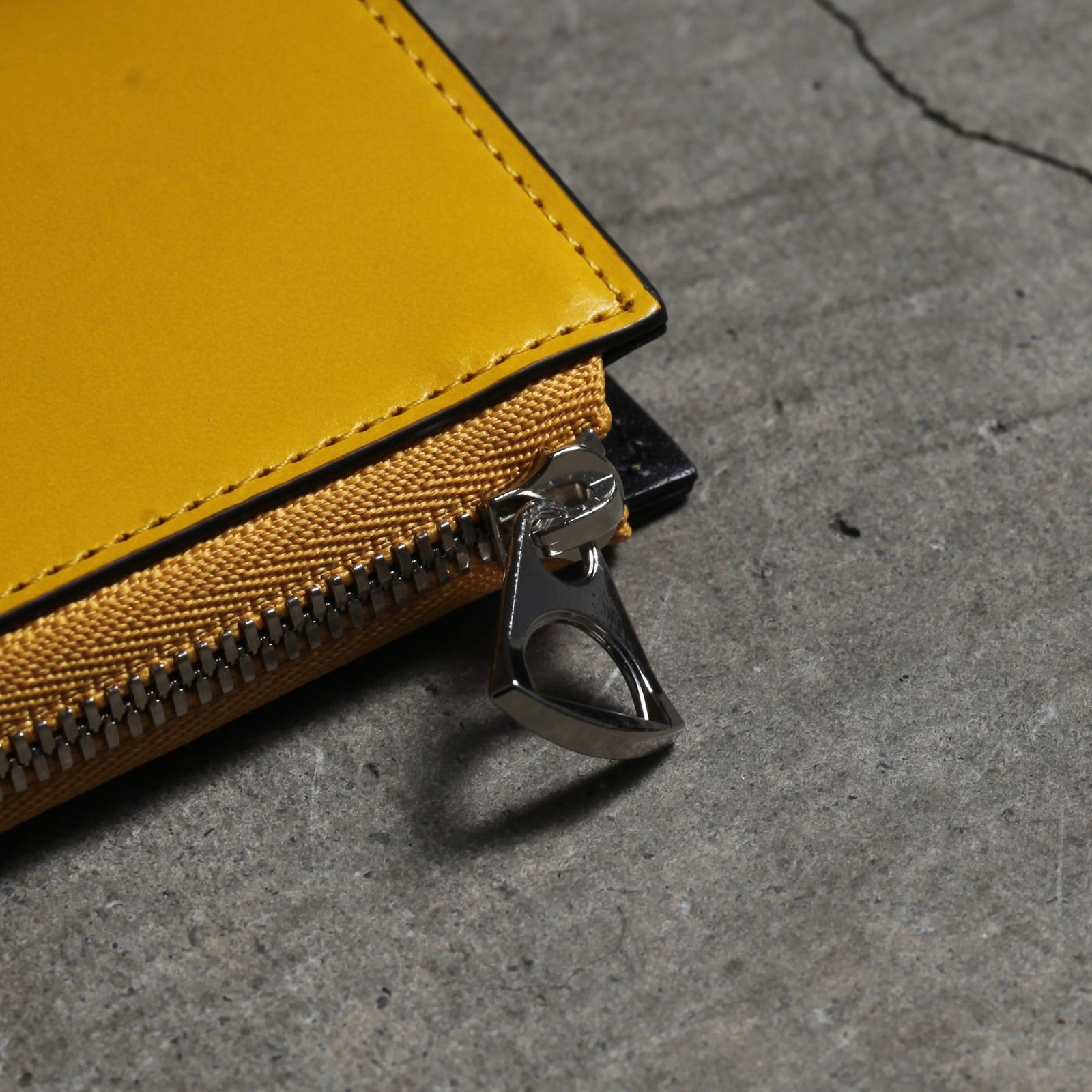 【残りわずか】Cristy Keycard WLT(BRIDLE)