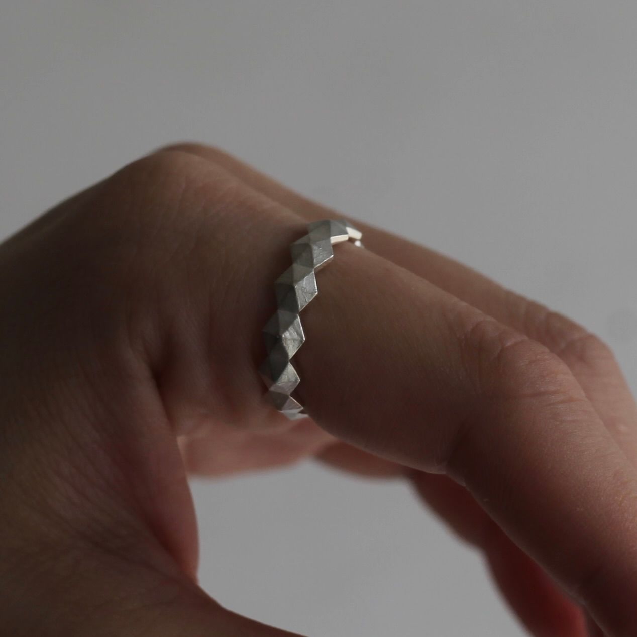 【お取り寄せ注文可能】Honeycomb Studs Ring S