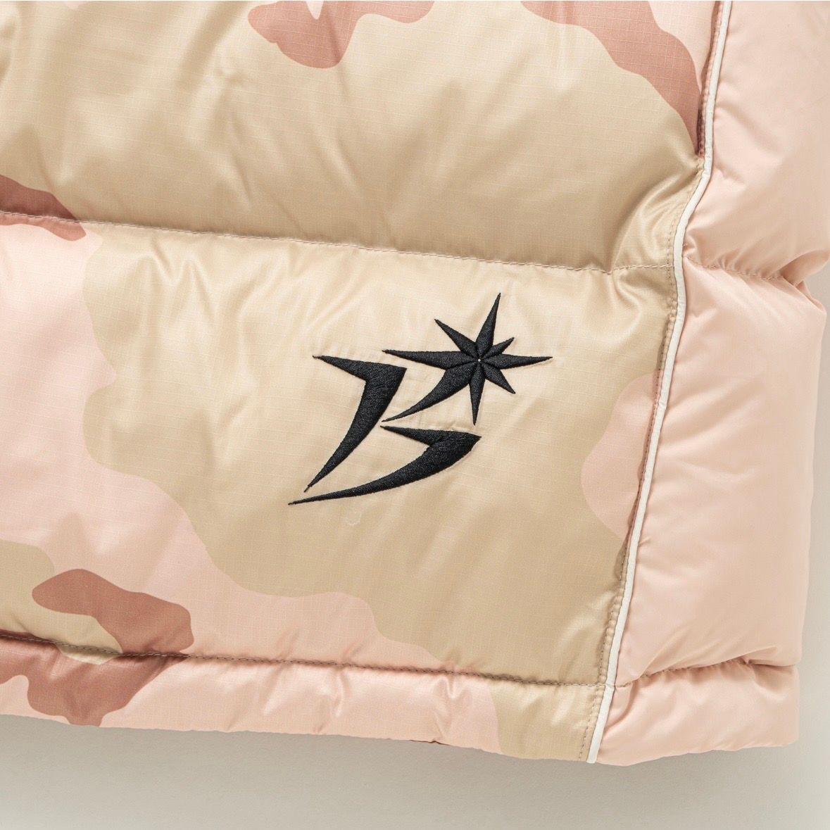 【残り一点】B Logo Down Vest