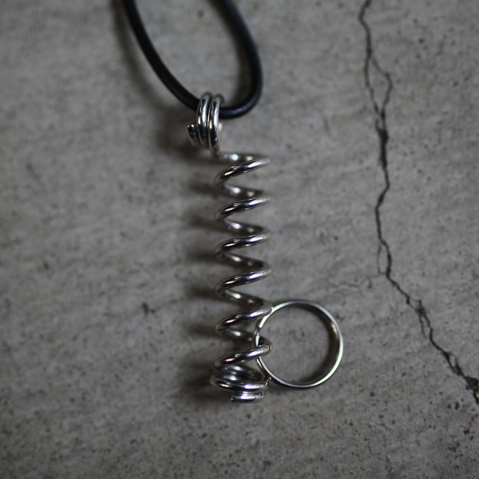 【残りわずか】Coil Neck Holder(HELIC)