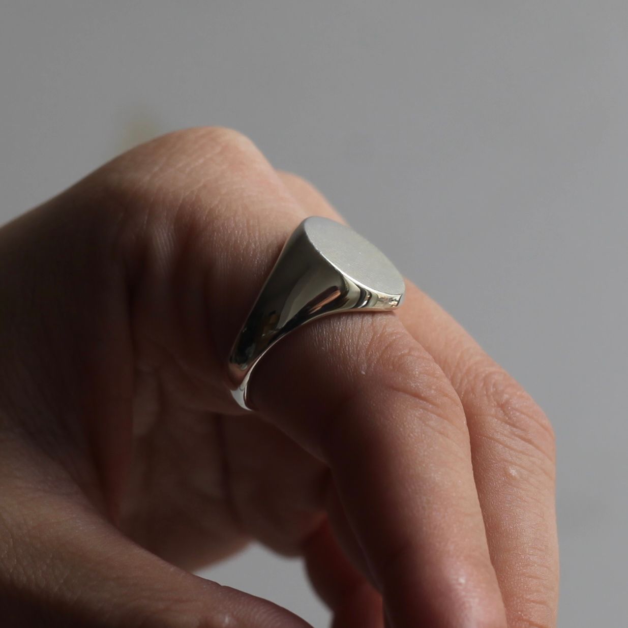 【お取り寄せ注文可能】Oval Sygnet Ring(WHITE)