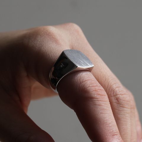 【残り一点】Cushion Satin(SILVER)