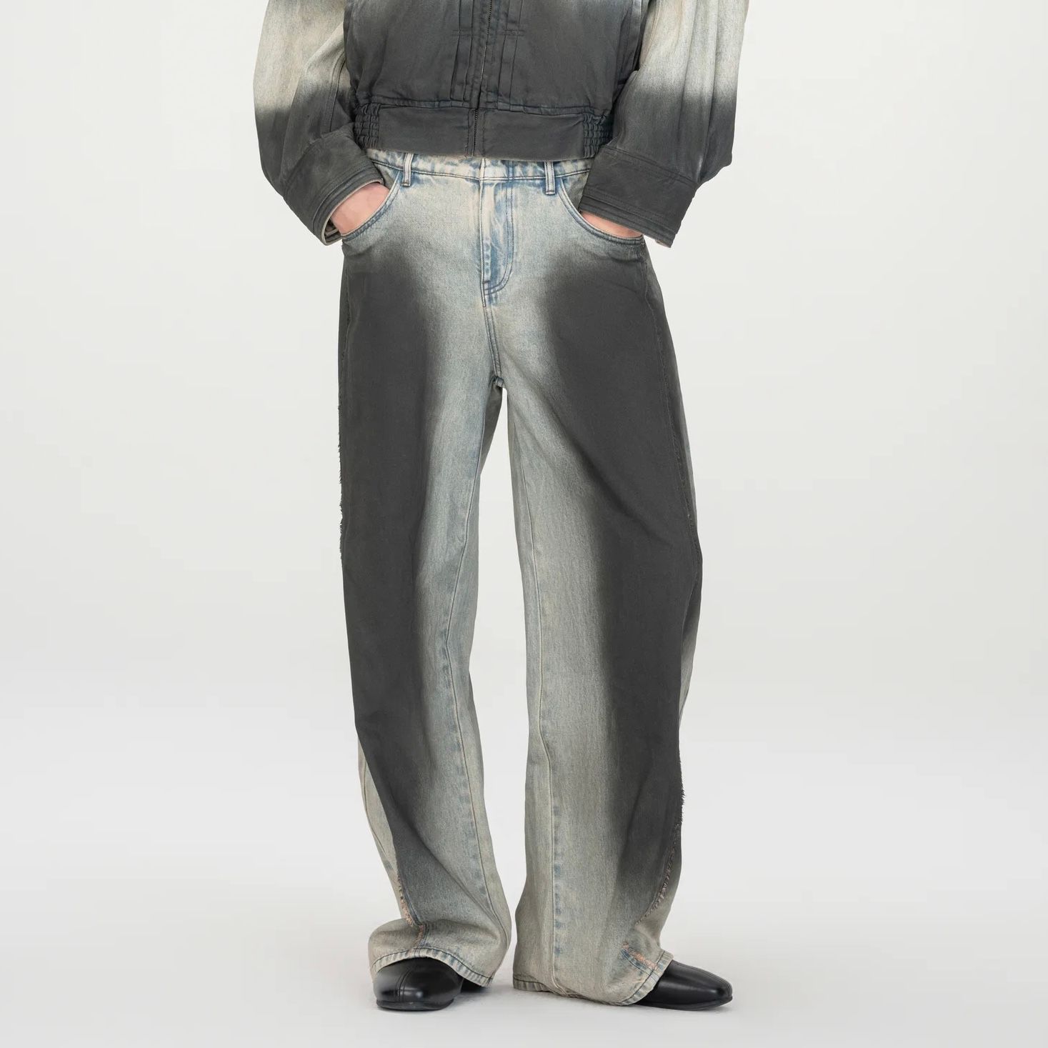 【残り一点】Blue-to-Black Vintage Ombre Jeans