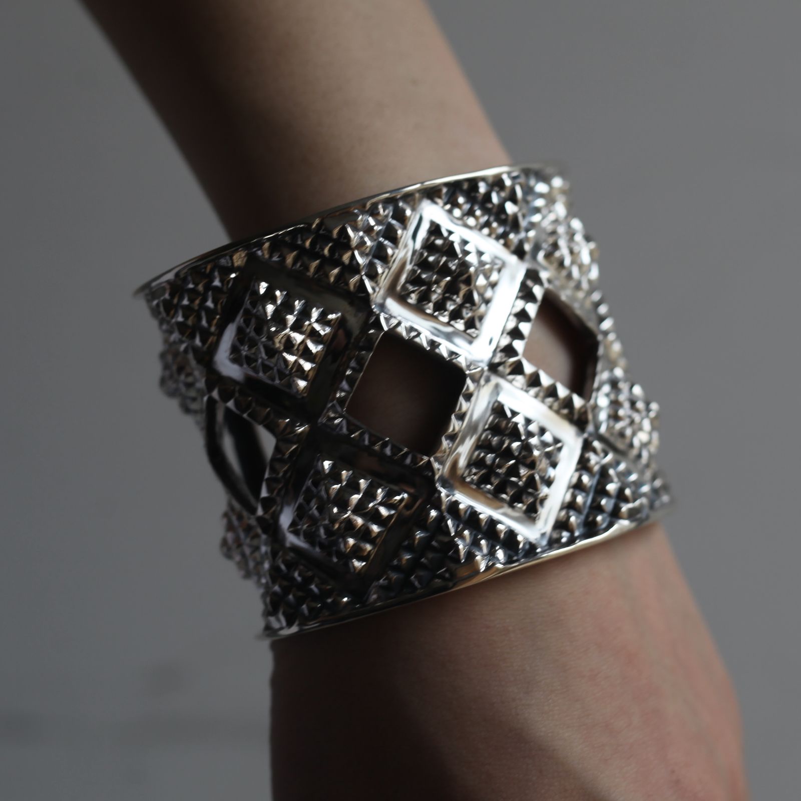 【お取り寄せ注文可能】Element Of Instinct 7 Bangle(SILVER)