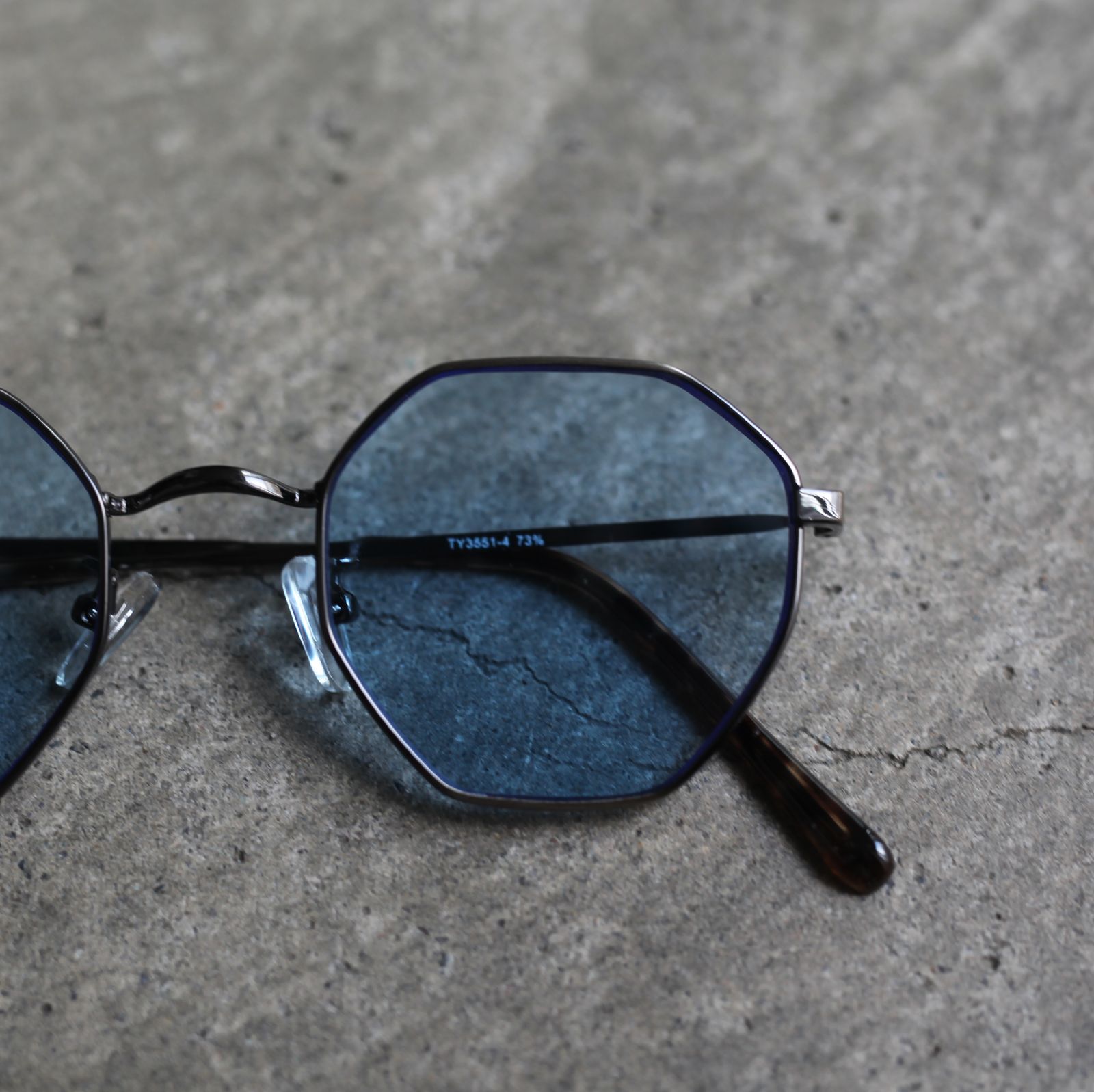 ESSAY - 【残りわずか】LG Sunglass(LIGHT BLUE) | ACRMTSM ONLINE STORE