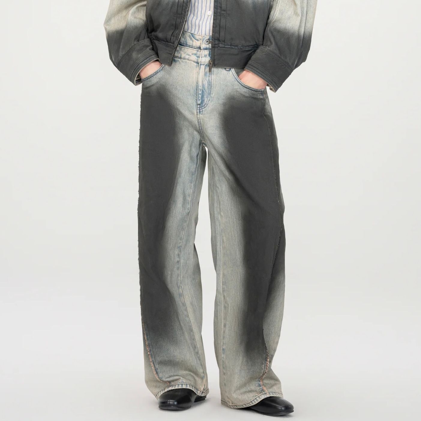 【残り一点】Blue-to-Black Vintage Ombre Jeans