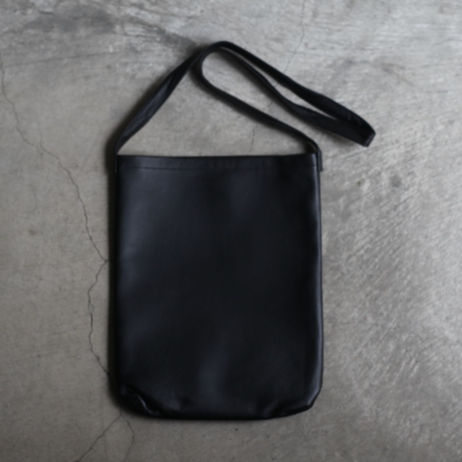 【残りわずか】Cow Shoulder Big(BLACK)