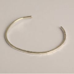 【お取り寄せ注文可能】2mm Wide Texture Bangle