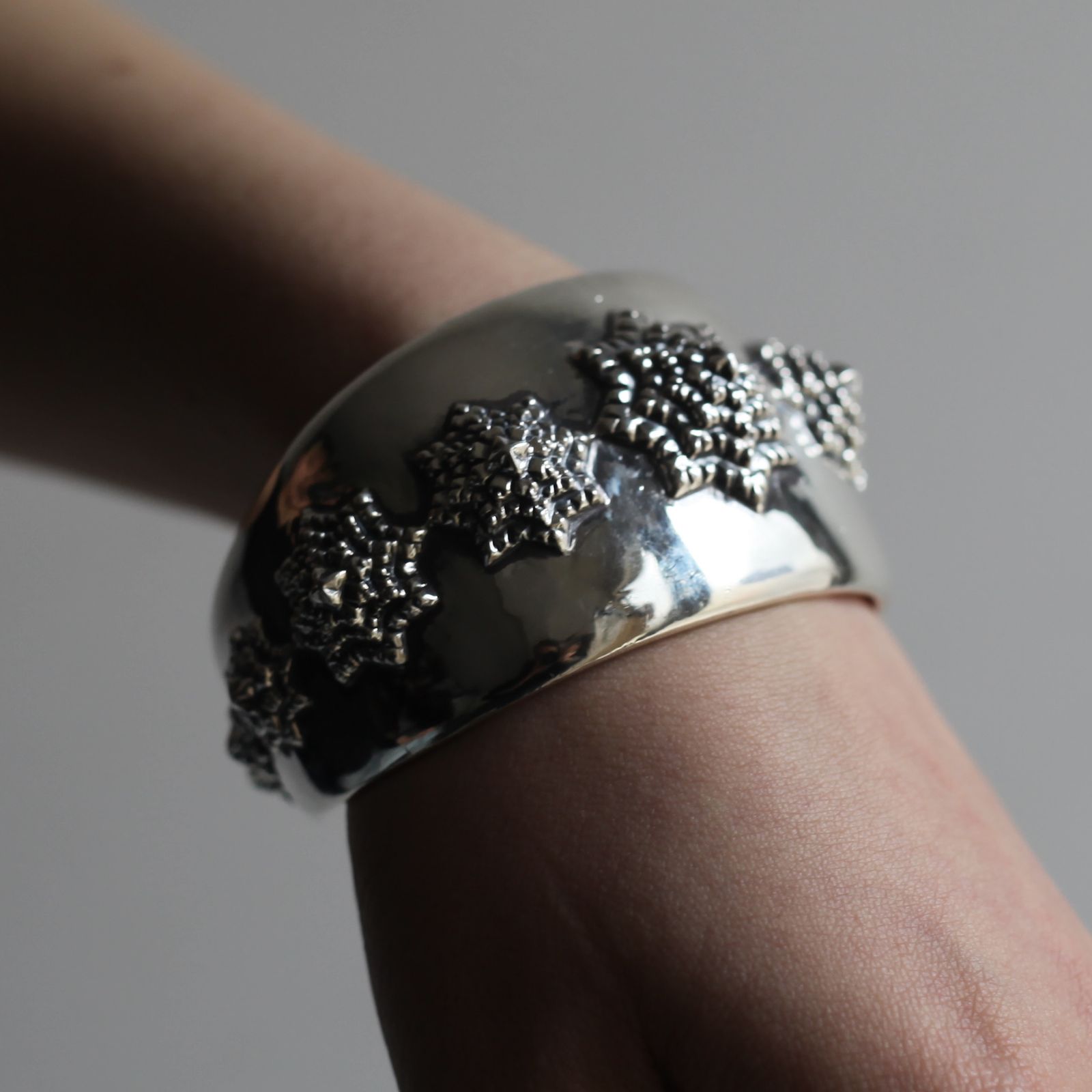 【お取り寄せ注文可能】Flower E Bangle(SILVER)