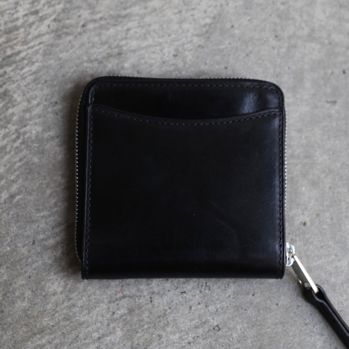 【再販売通知受付可能】Patina Zip Compact Bifold