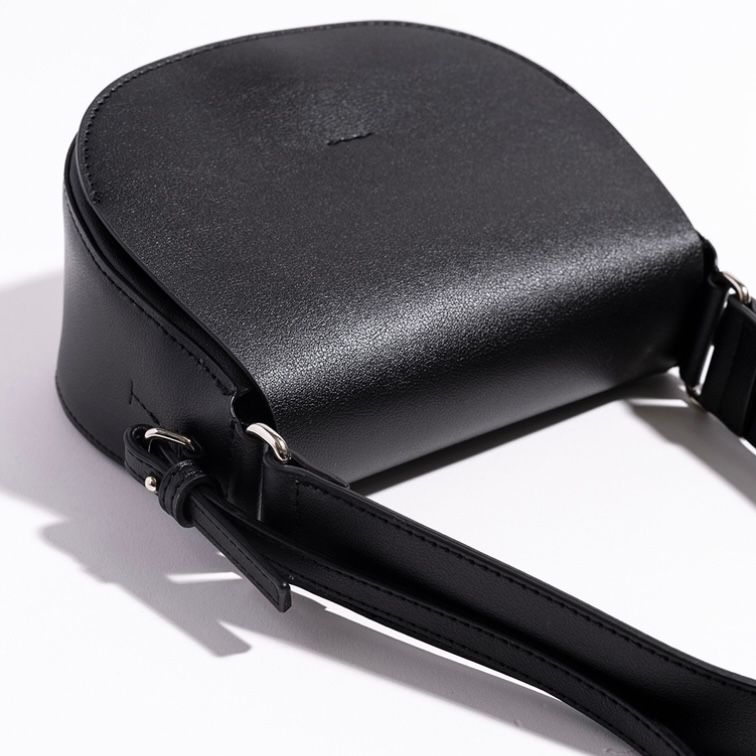 【残りわずか】Cross Body Bag