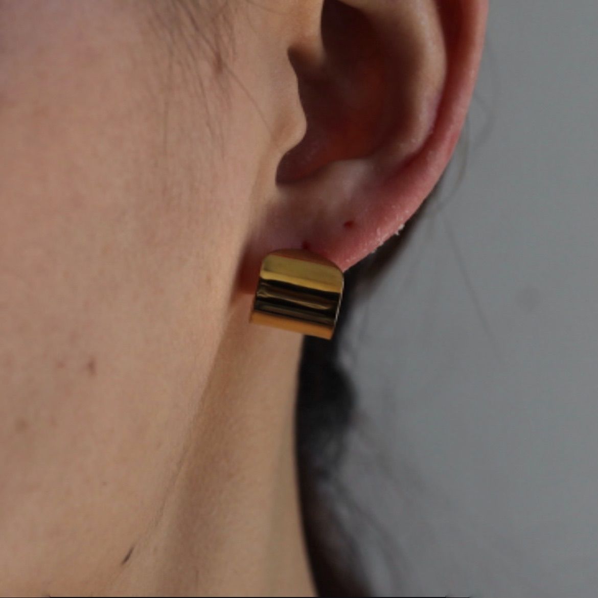 【残り一点】YU-KIN Plate Hoop Earrings(両耳用)