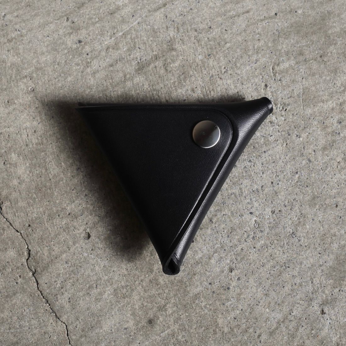 【再販売通知受付可能】Triangle Coin Case(BLACK)