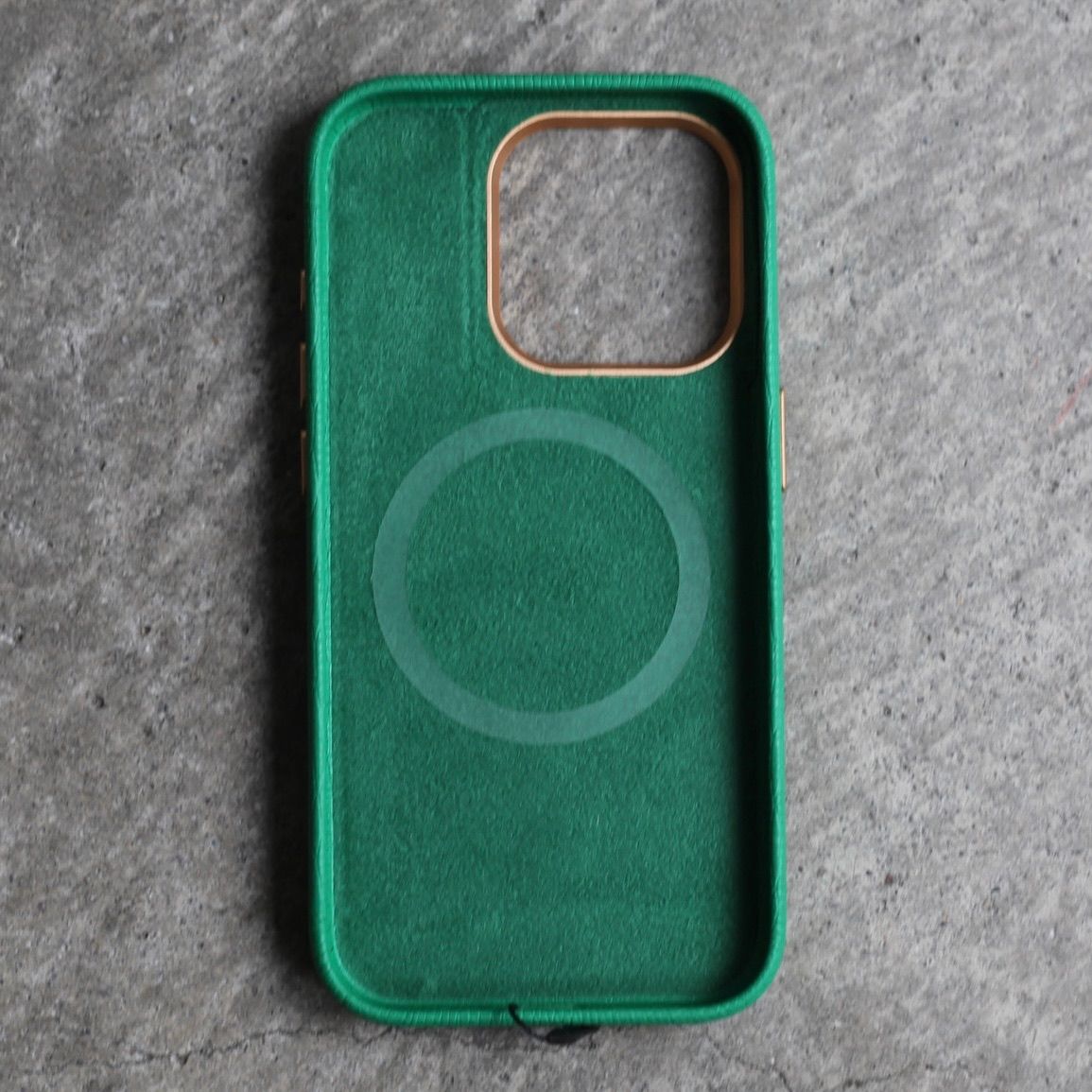 【残り一点】MagSafe対応iPhoneケース(JOLLY GREEN)