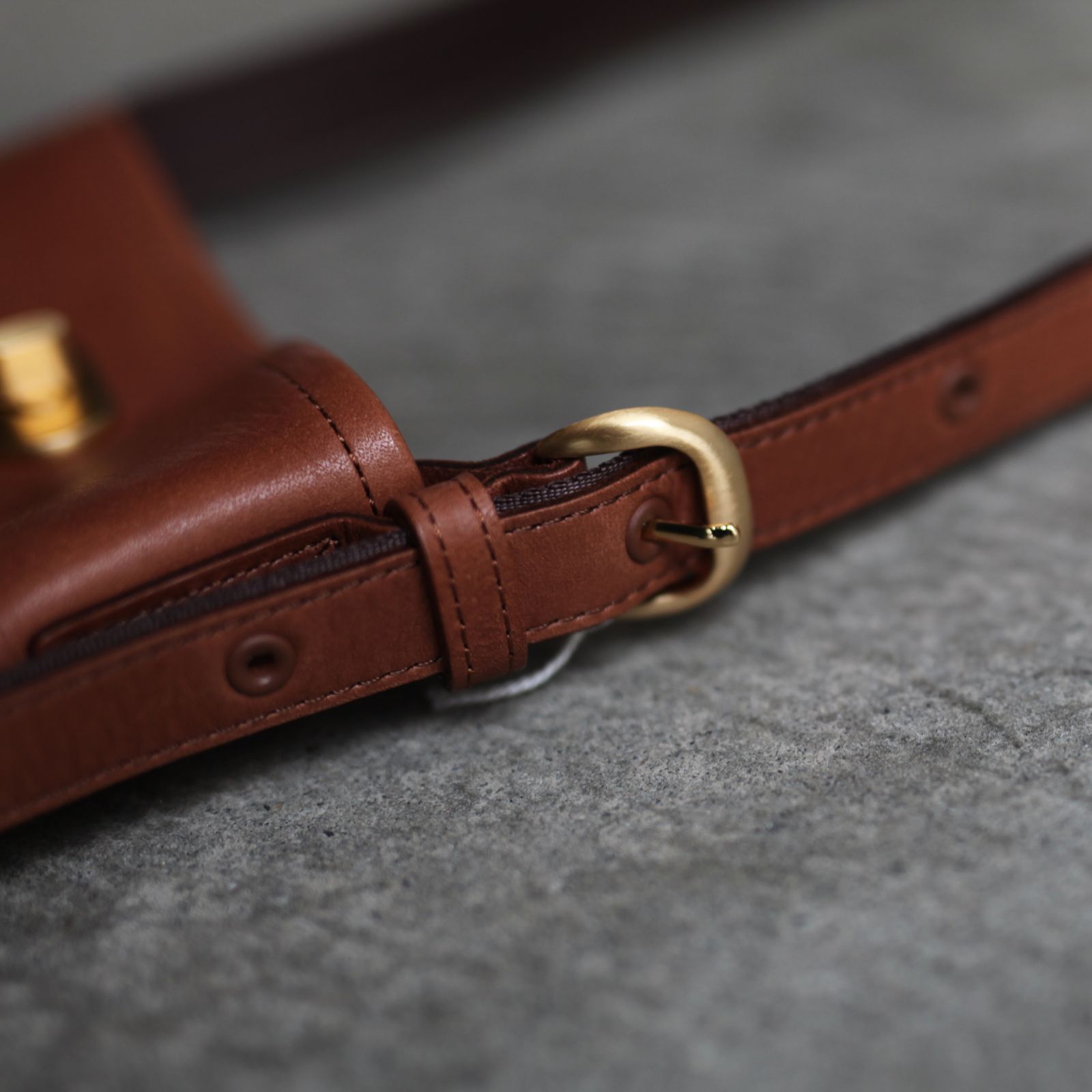 Hender Scheme - 【残りわずか】Twist Buckle Bag_XS(DARK BROWN