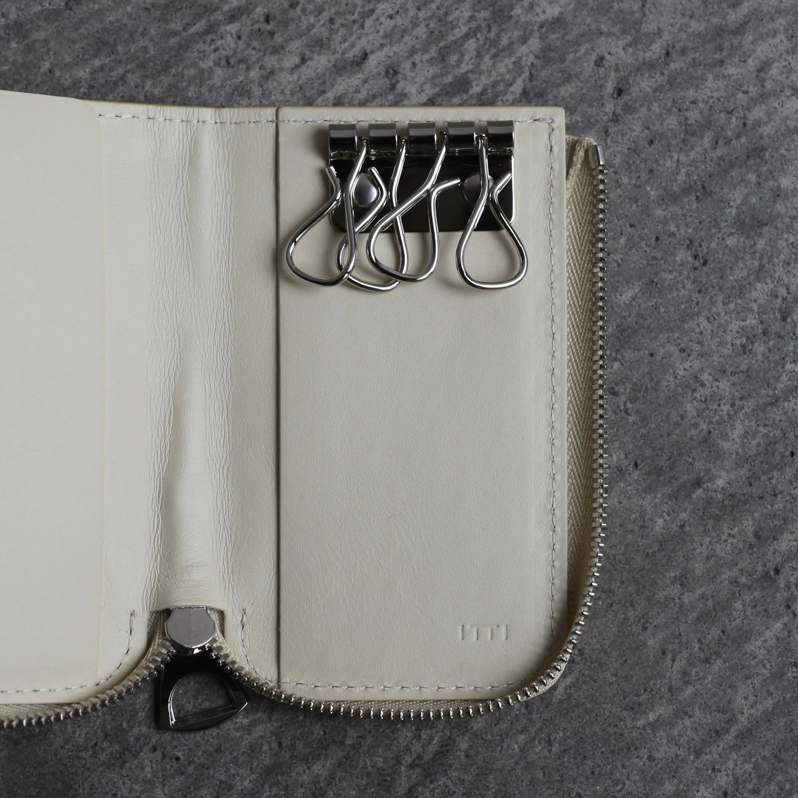【残りわずか】Cristy Key Card Case(SHIRO)