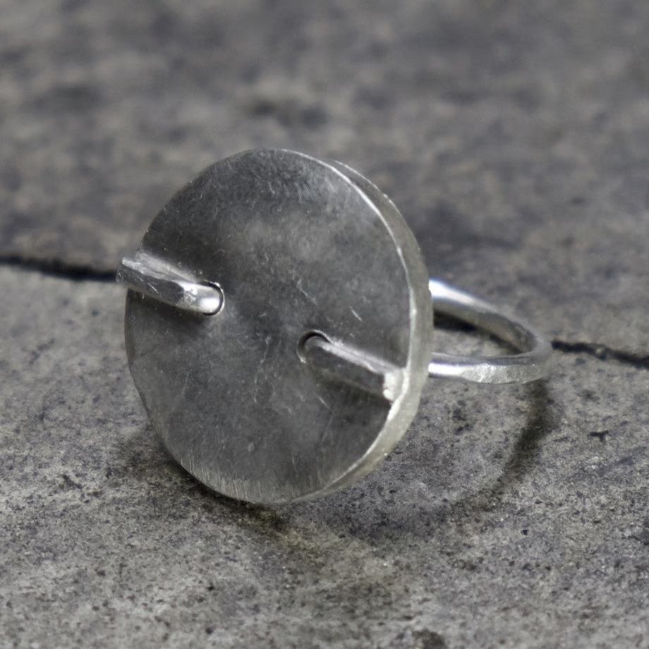 【お取り寄せ注文可能】U Shaped Pin Ring Round