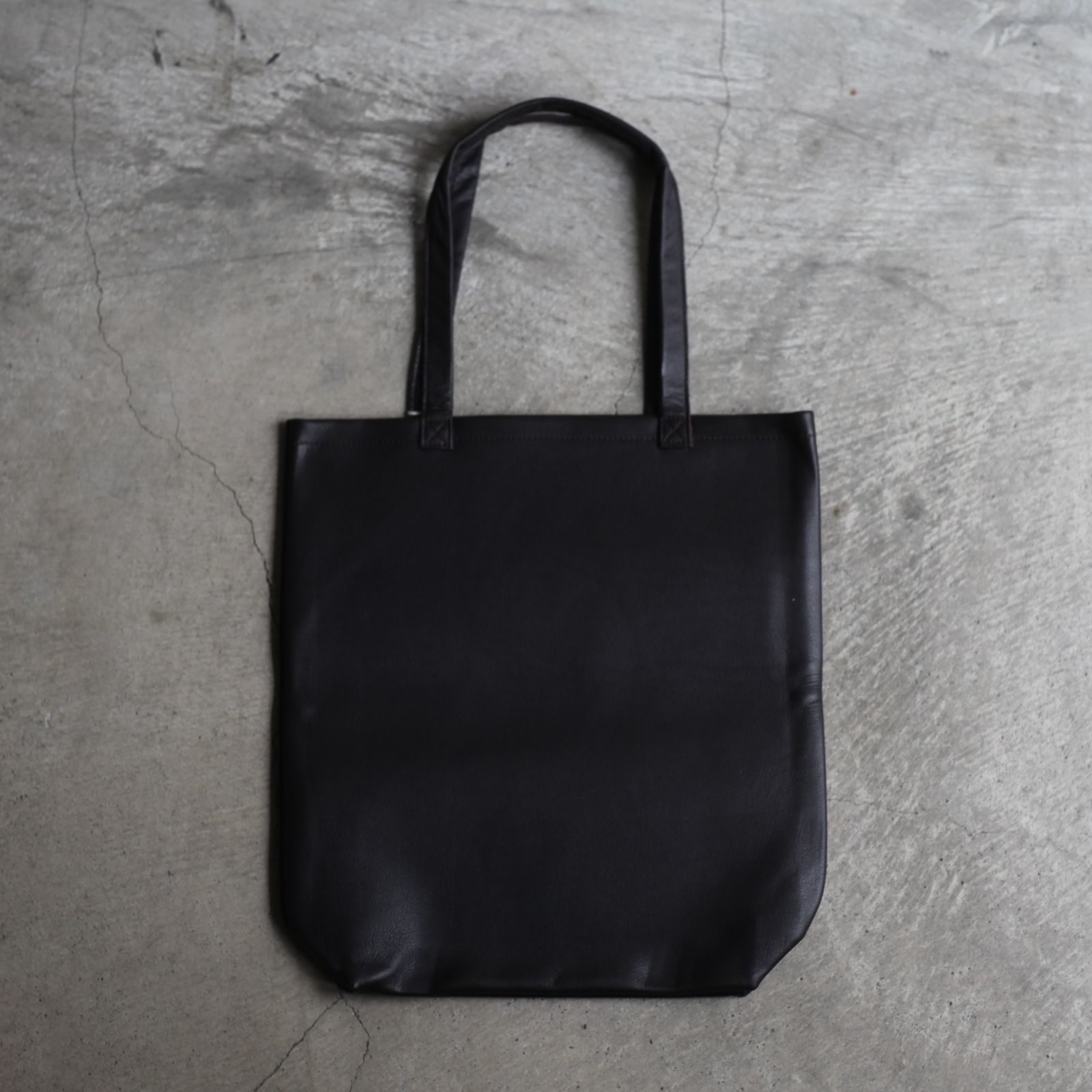 【再販売通知受付可能】Cow Bag_M(CHOCO)