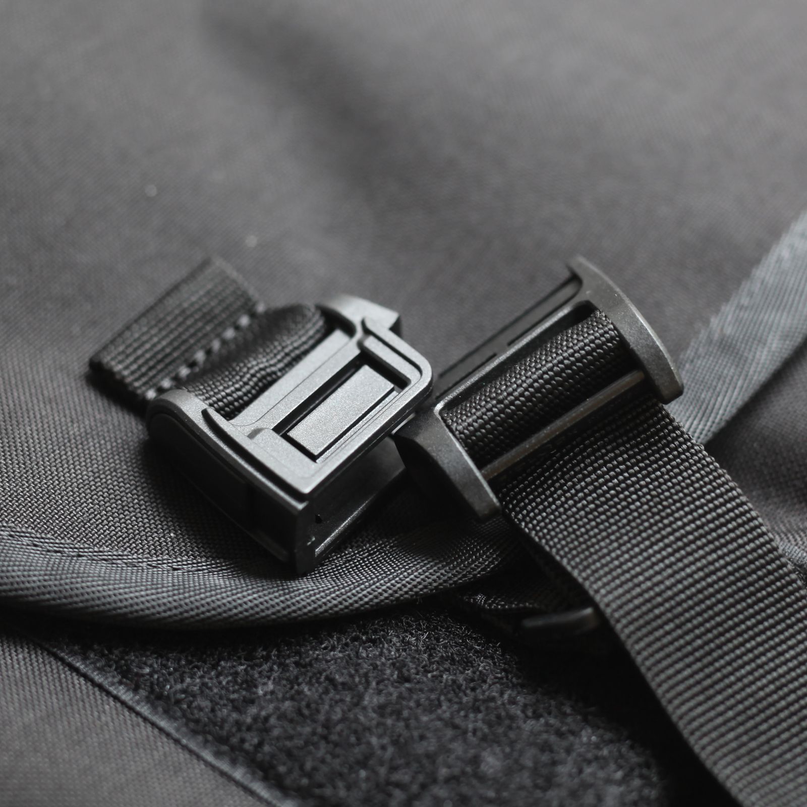 【再販売通知受付可能】Messenger Bag (KINKY)