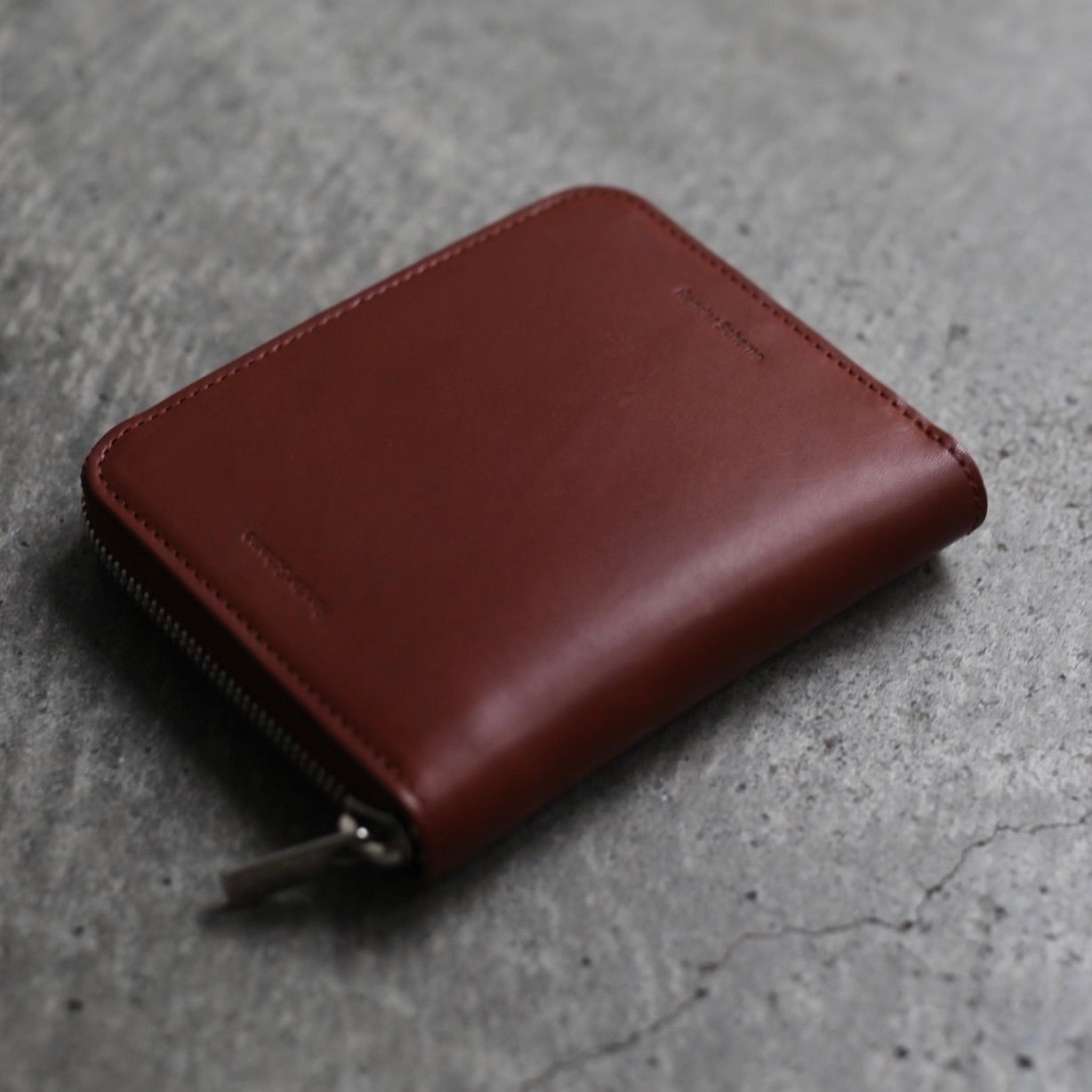 【再販売通知受付可能】Square Zip Purse(BROWN)