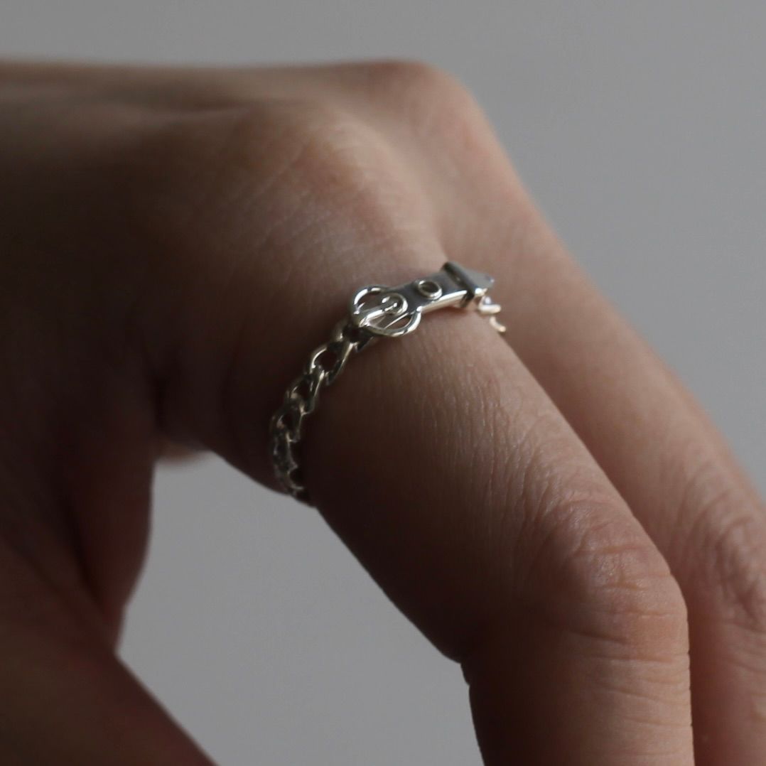 【残り一点】Horse Shoe Buckle Curb Chain Ring