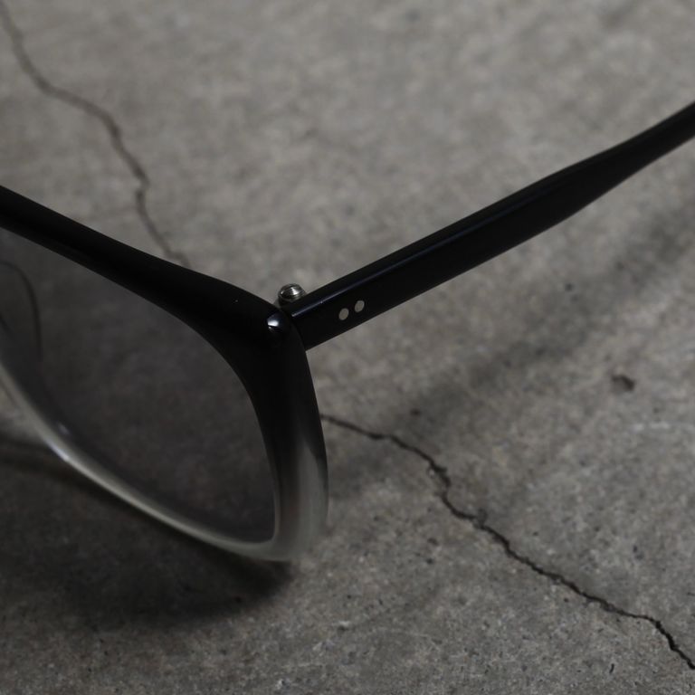 レンズ : LIGHT GREY