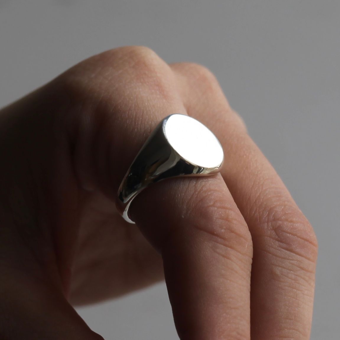 【お取り寄せ注文可能】Oval Sygnet Ring(WHITE)