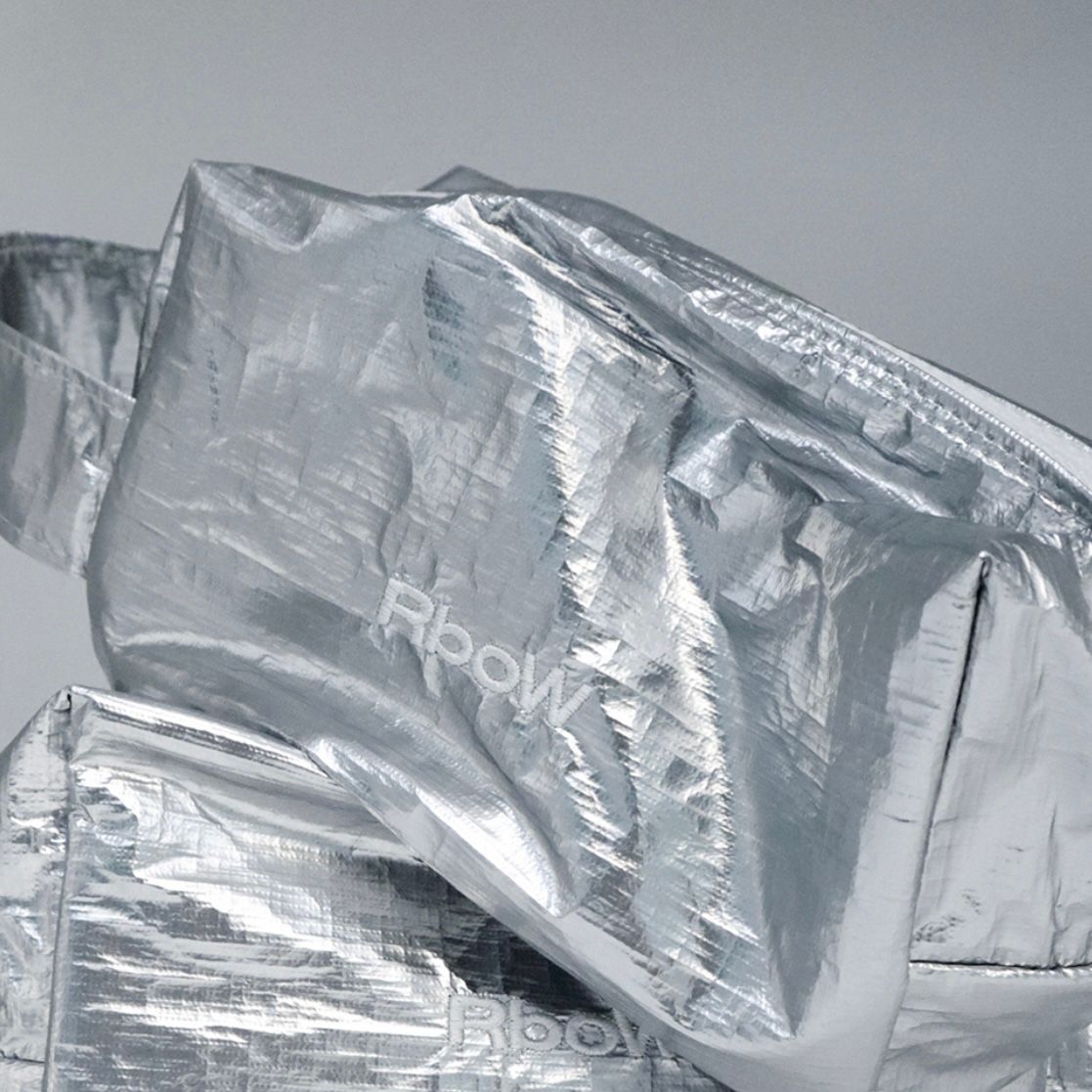 【残りわずか】Silver Travel Pouch