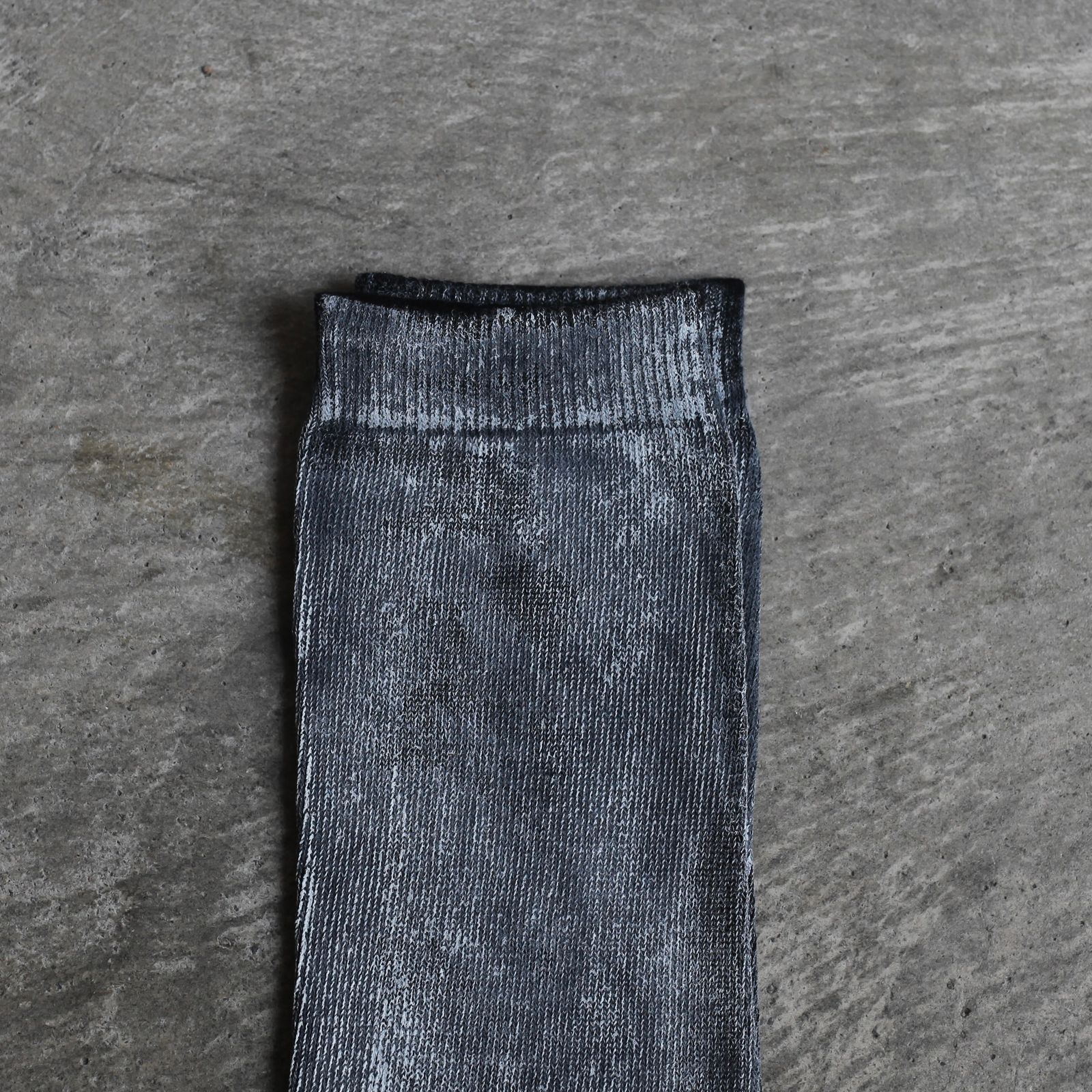 【残りわずか】Snowy Socks with Anonymous Ism