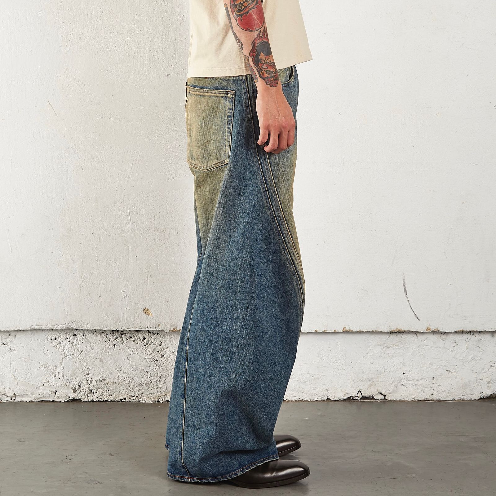 NVRFRGT - 【残りわずか】3D Twisted Wide Leg Jeans | ACRMTSM ONLINE