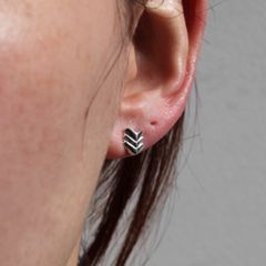 【残り一点】YU-KIN ZG Dot Earrings(両耳用）