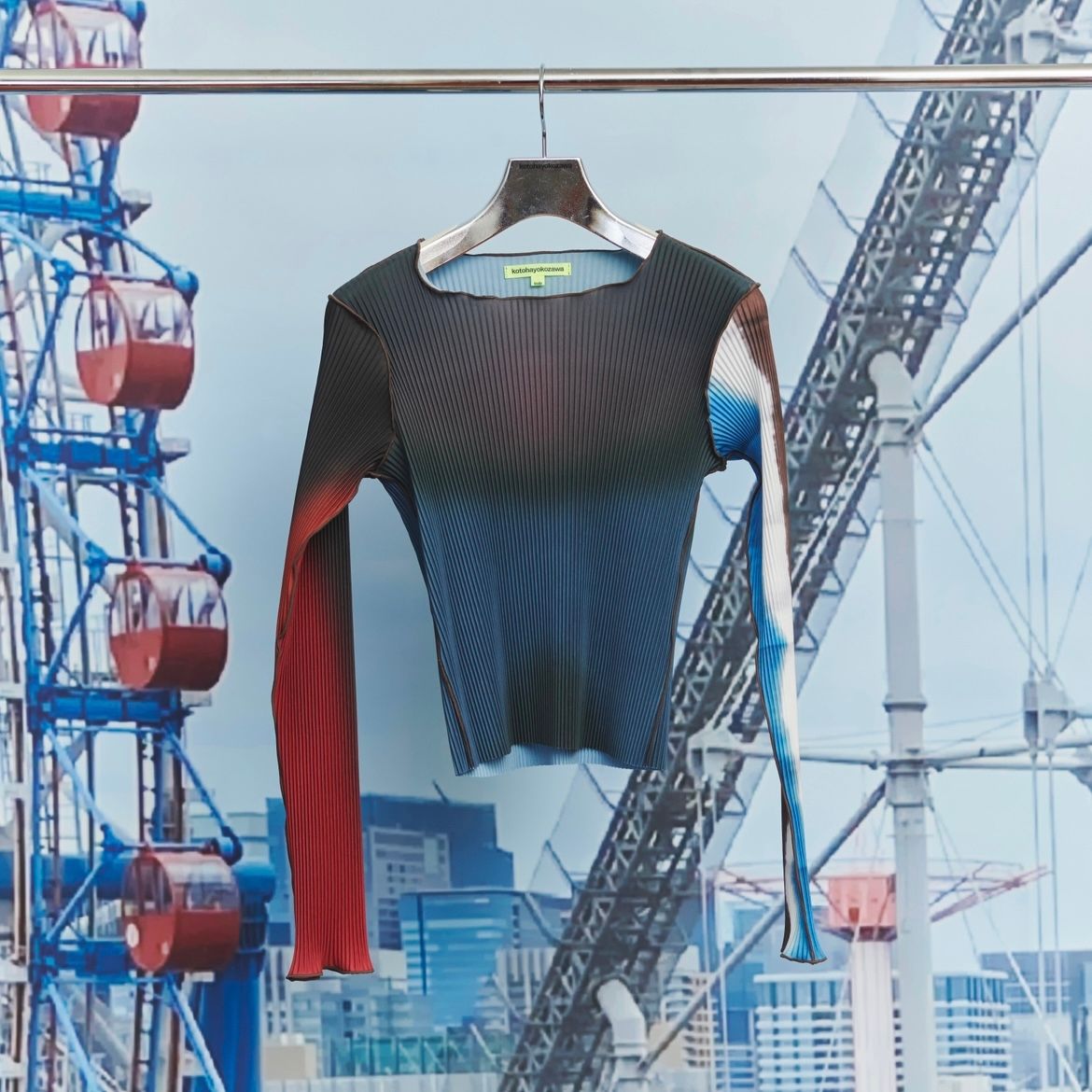 【残り一点】Graphic Tiny Top