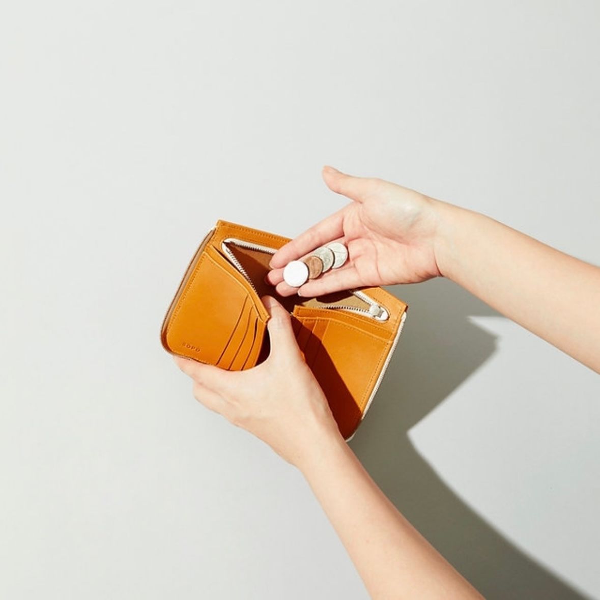 【残り一点】Round Midle Purse(KIP)