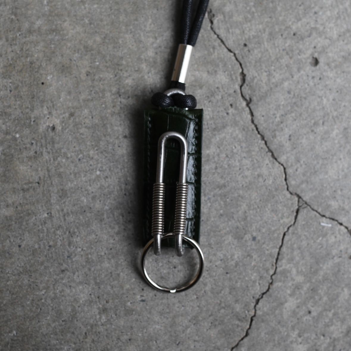 【残り一点】Spring Clip Neck Holder(CLIX_CROCO GRAIN)