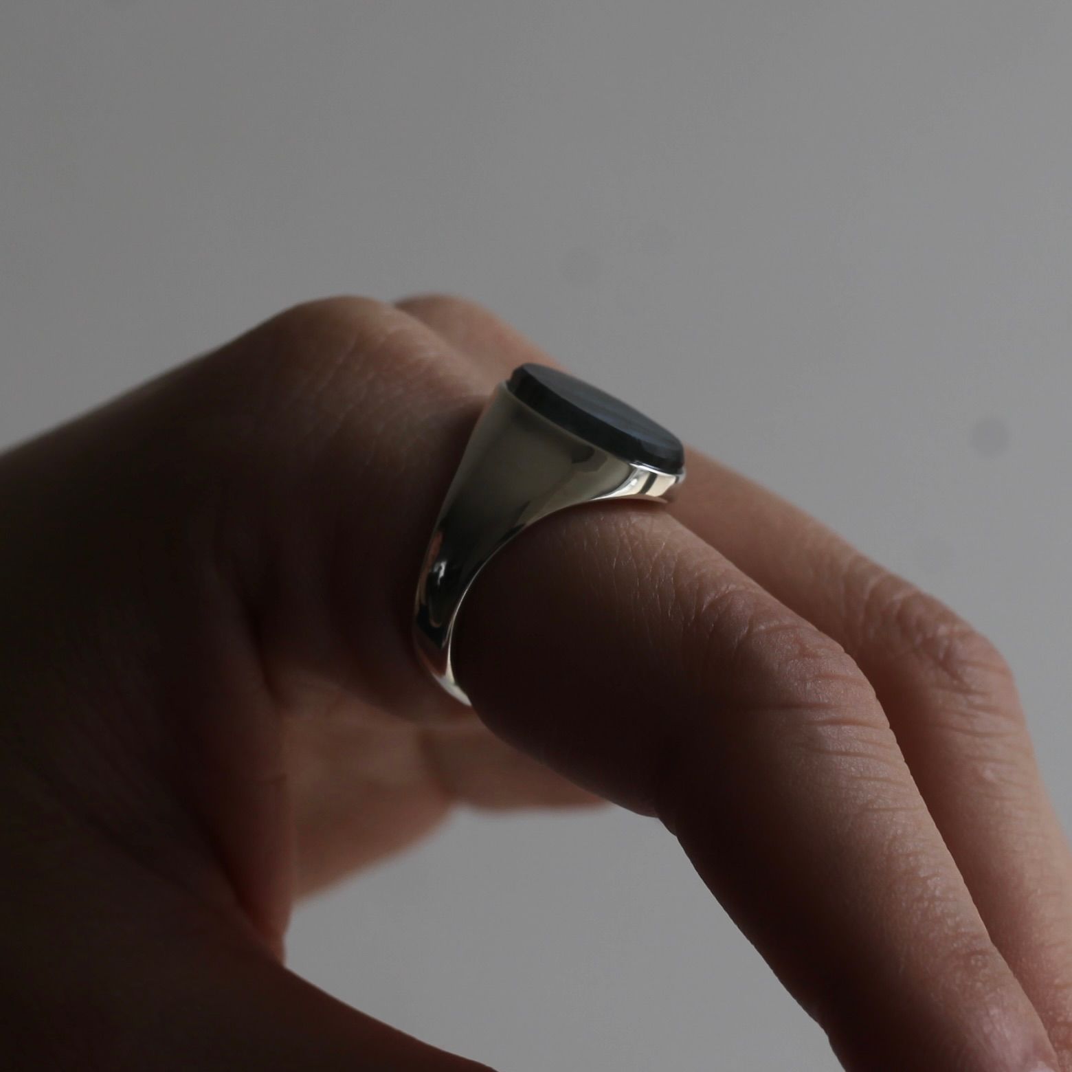【残り一点】Signet Oval Ring L(LABRADORITE)