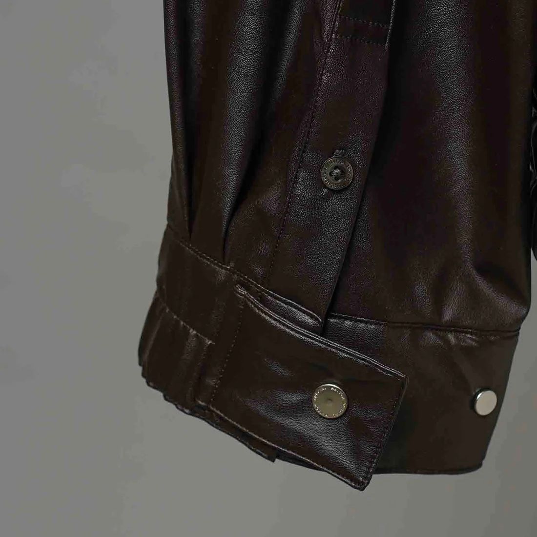 【残り一点】Curve Change Light Eco Leather Shirt