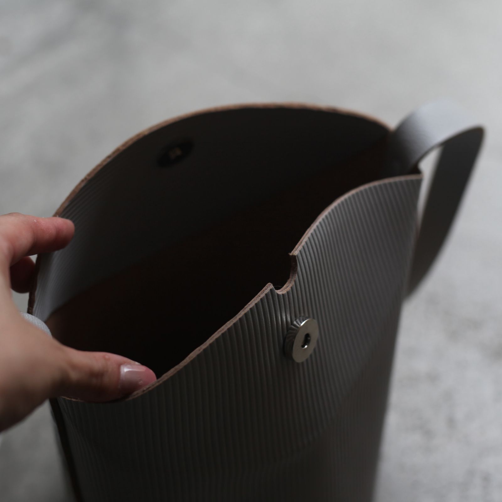 【残り一点】Cardboard Tube Shoulder Bag