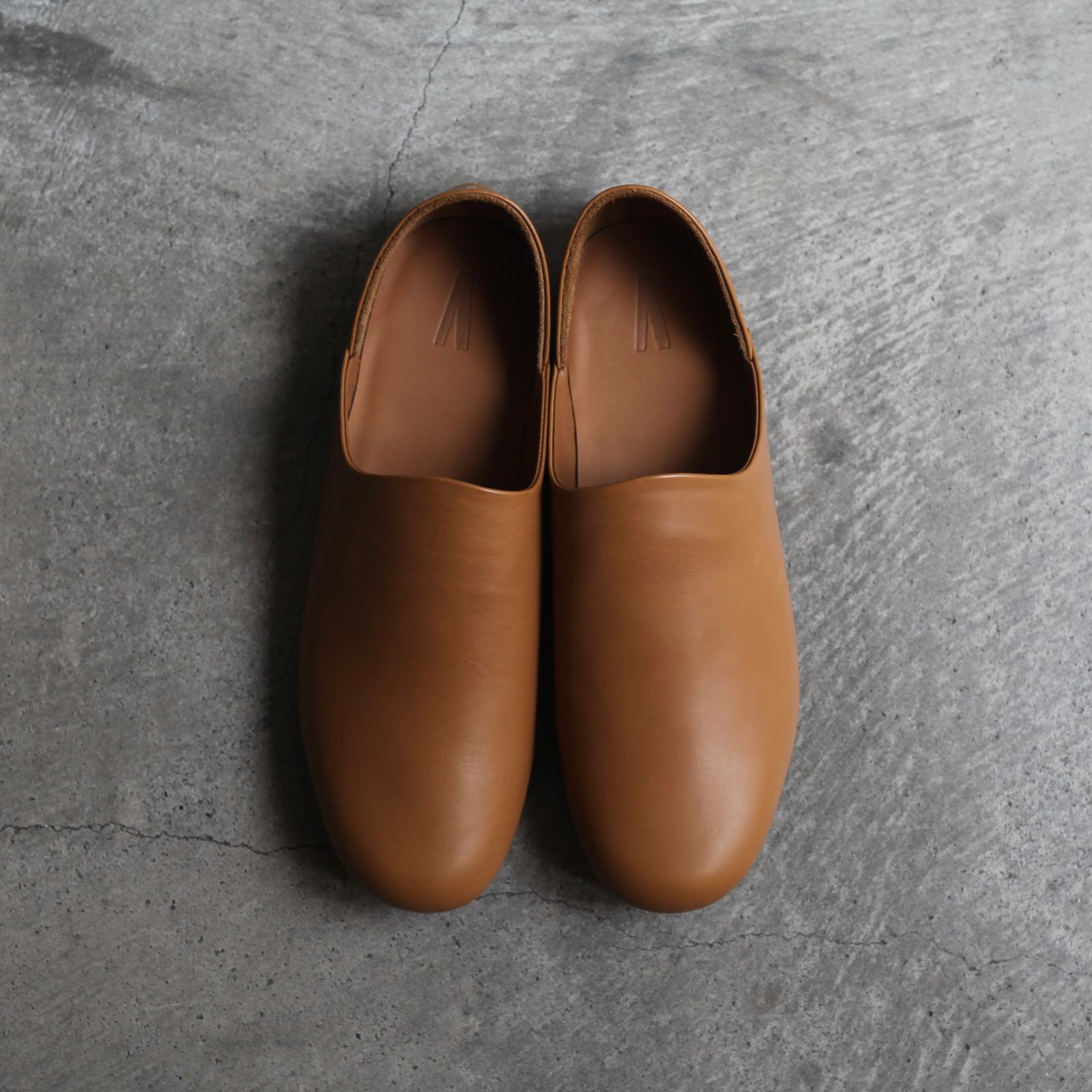 AUTTAA - 【残り一点】Room Shoes Ⅱ (TAN) | ACRMTSM ONLINE STORE