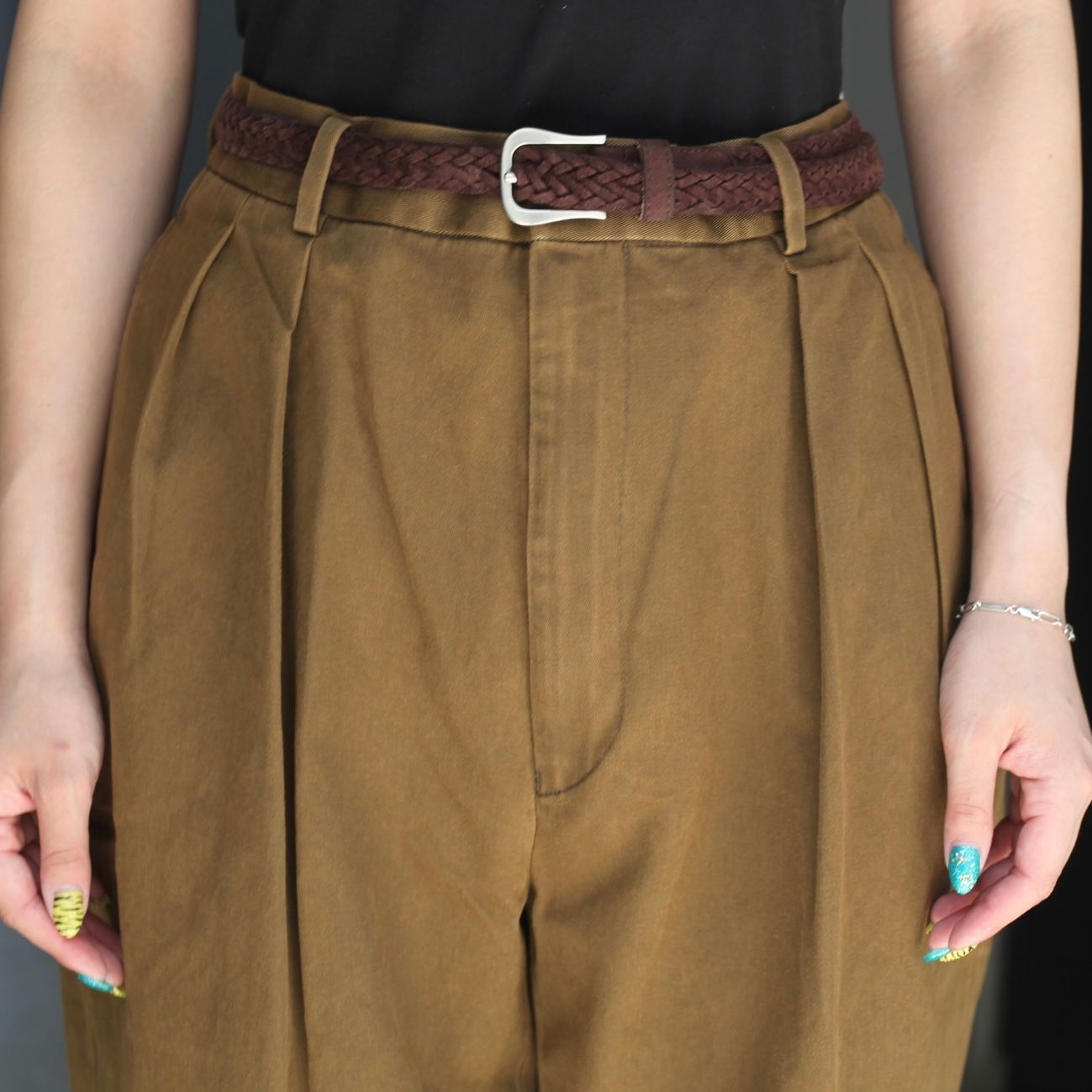 NEAT ブラウン タックパンツ mnKfZ814QrNp.jpg?width=768