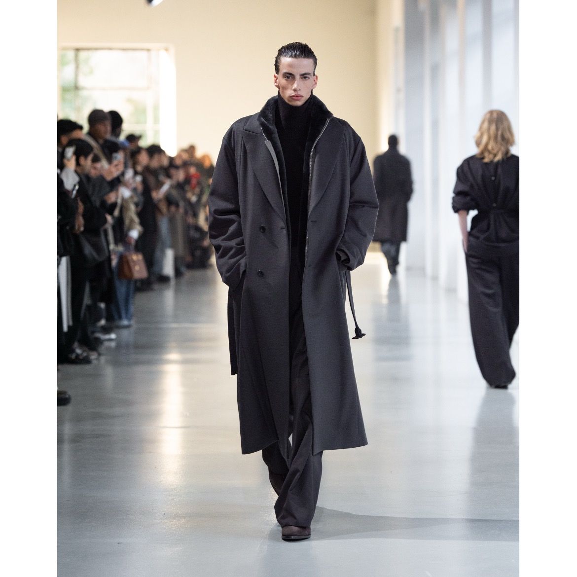 【残りわずか】Oversized Maxi Length Peak Lapel Coat(WOOL/CASHMERE)